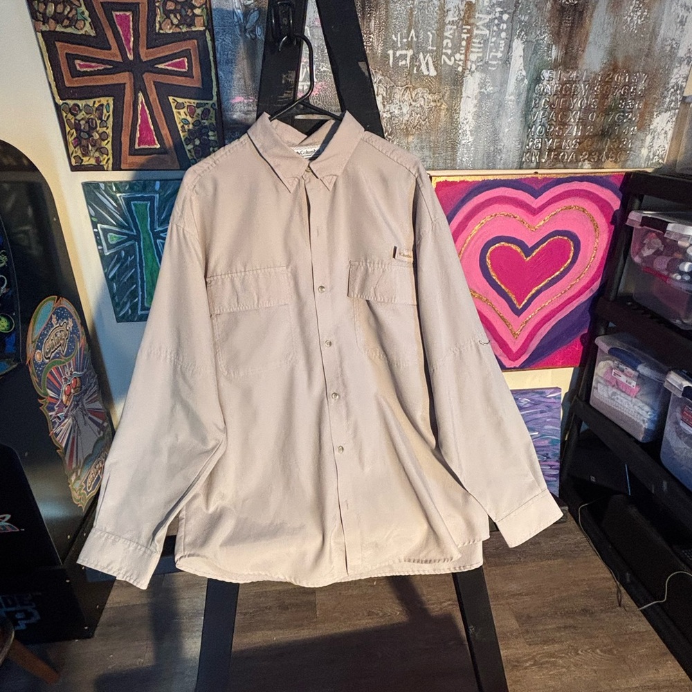 Columbia Men's Large long sleeves button down Beige vented Shirt